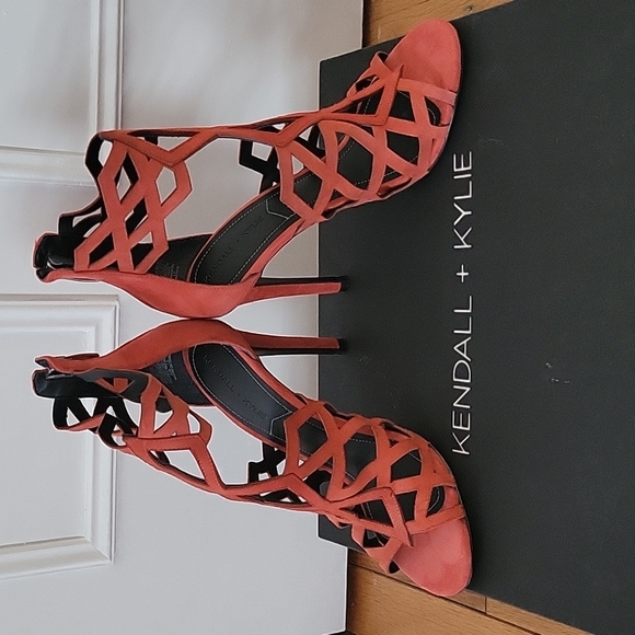 NEW Kendall and Kylie Elena3 Red Heels size 6.5 - Picture 2 of 4